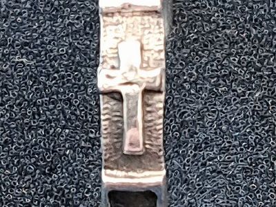 Silver Rosary Ring w/raised borders - Stamped 925 - Size 7.5 /2.2 grams