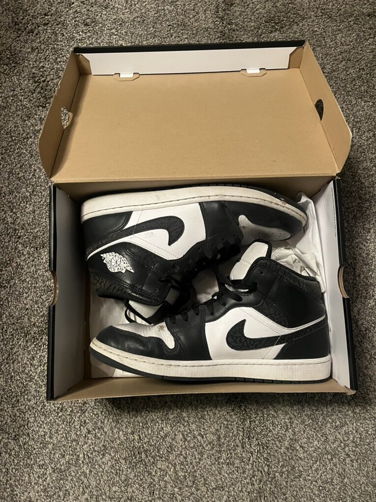 Size 12 Jordan 1 Mid Black/White
