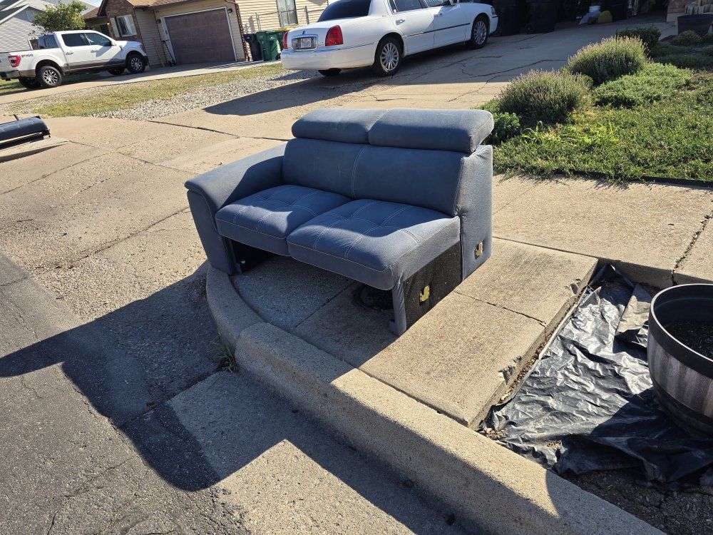 L shaped couch with small hideabed