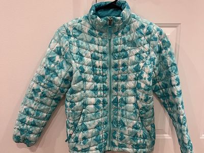 Girls The North Face Quilted Puffer Jacket Blue White Geometric