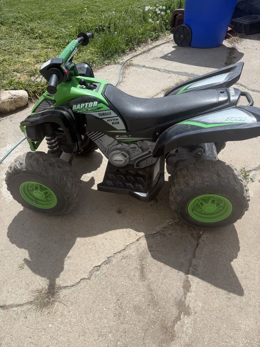 Kids Yamaha 12 volt battery four wheeler