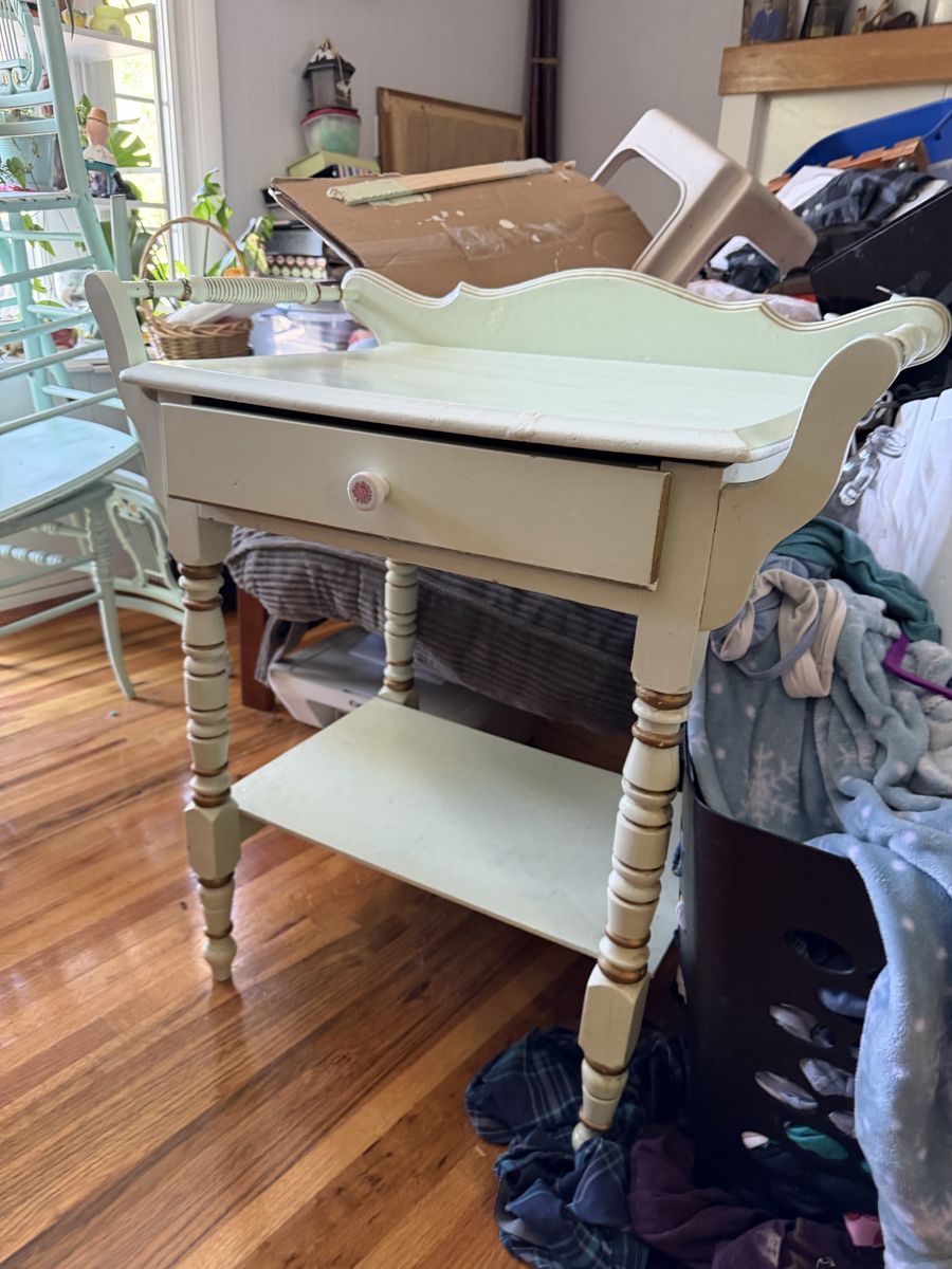 Vintage Light Green Spindle Leg Nightstand / Accent Table with Drawer
