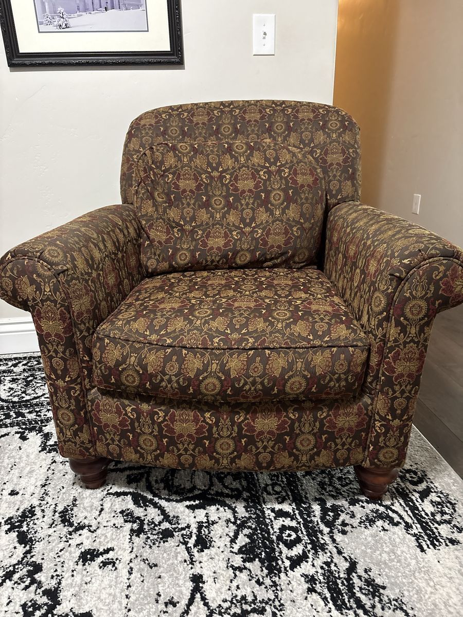 Broyhill Vintage Style Patterned Armchair with Rolled Arms and Wooden Feet