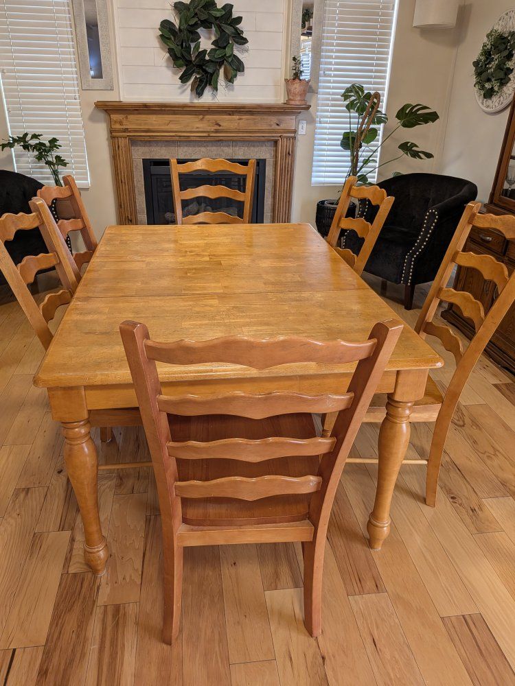 Solid Wood Wooden Dining Table with 6 Ladder Back Chairs