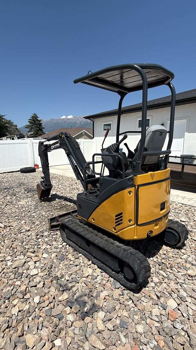 2013 John Deere 17D Mini Excavator - 7ft Digging Depth, 12" Bucket, Diesel, 4173lb