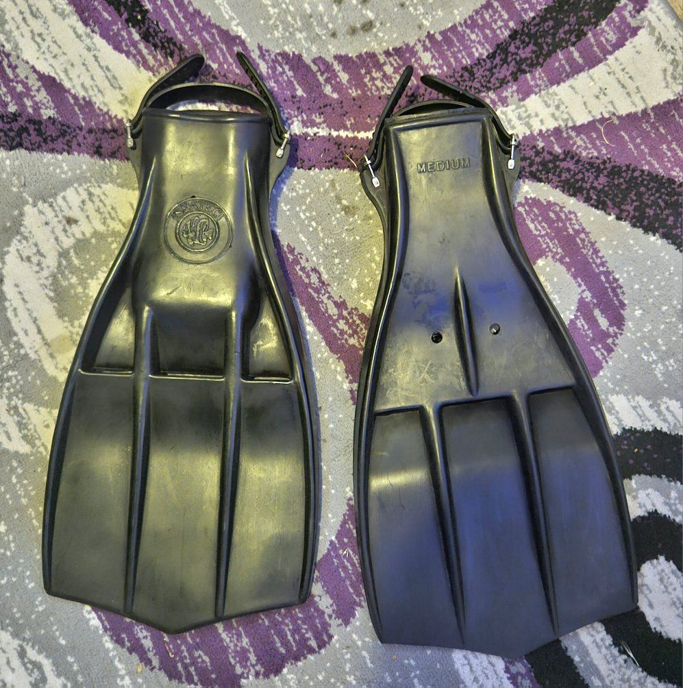 Classic Seatec Vented Rubber Fins - Size Medium​