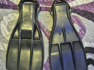 Classic Seatec Vented Rubber Fins - Size Medium