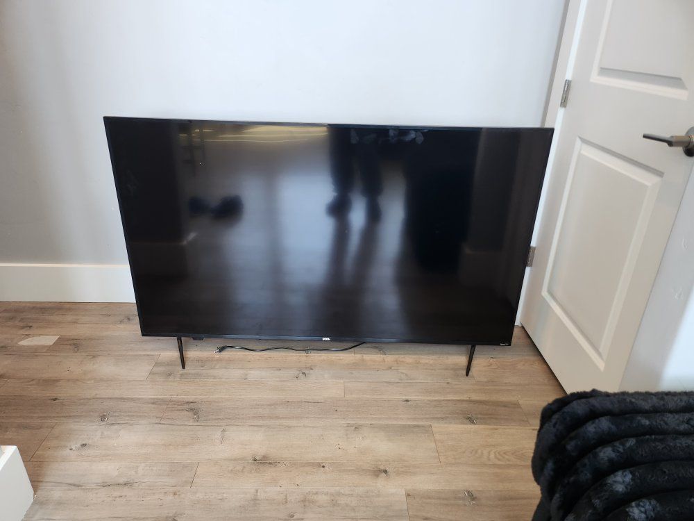 1 year old Onn Roku TV. 55-60 inch. Bad back light.
