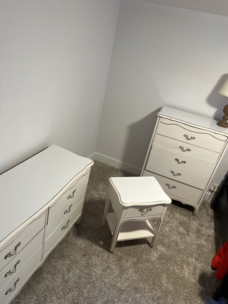 Dresser/nightstand Set