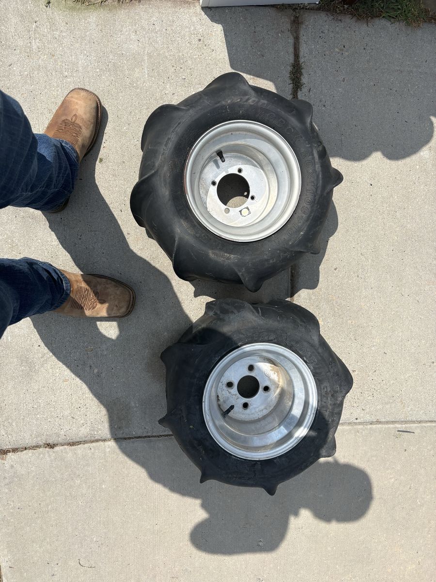 ATV lug tires