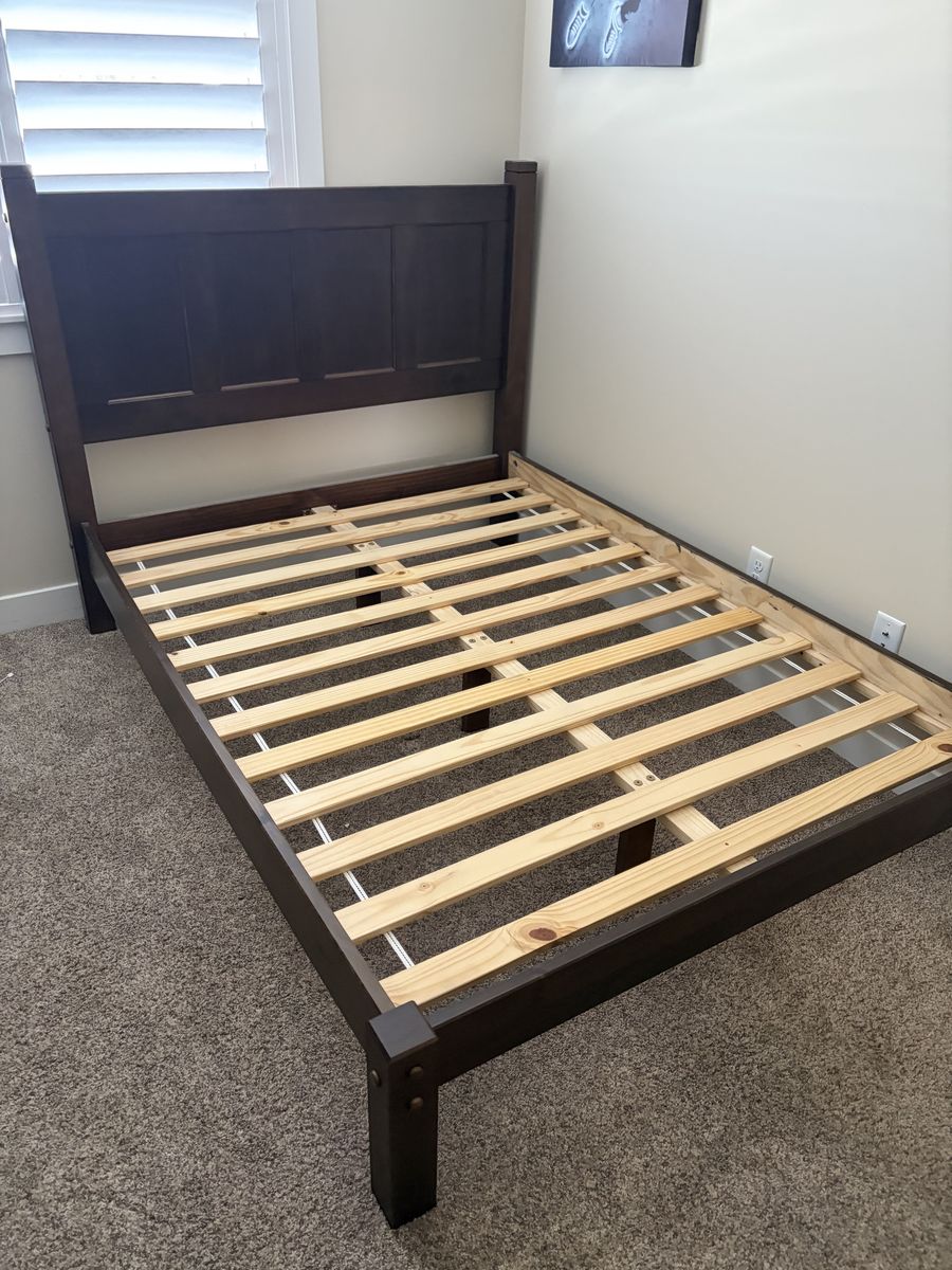 Like New 3 Piece Bedroom Set - Gently Used