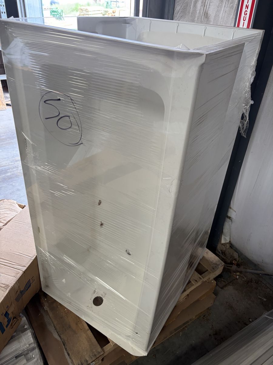 Lot of 4 Duravit Acrylic Alcove Bathtubs, White, New, Premium Bathroom Tubs. Located in Spanish fork, Utah.