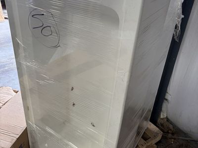 Lot of 4 Duravit Acrylic Alcove Bathtubs, White, New, Premium Bathroom Tubs. Located in Spanish fork, Utah.