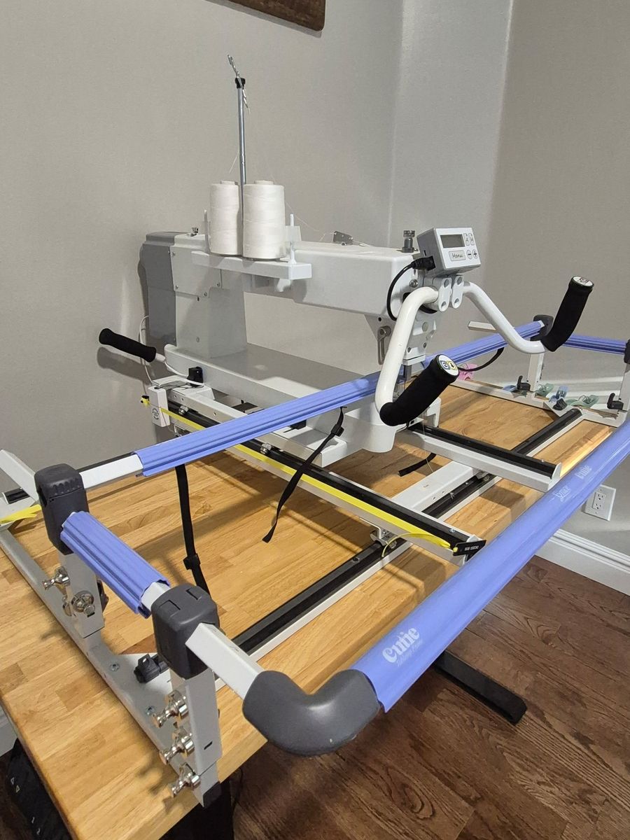 Long arm sewing machine