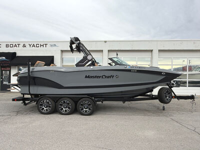 2023 24' MasterCraft X24 Bowrider