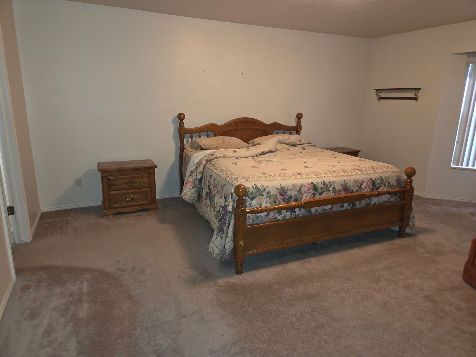 Main image 4