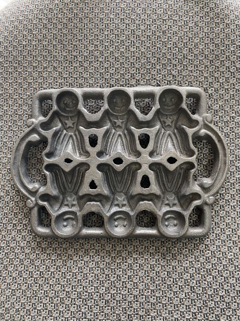 Williams Sonoma Vintage Cast Iron Gingerbread Man