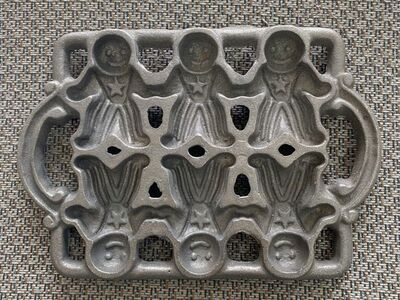 Williams Sonoma Vintage Cast Iron Gingerbread Man