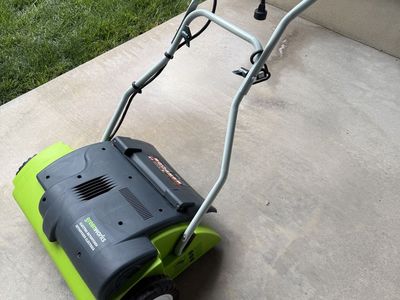 Greenworks Dethatcher