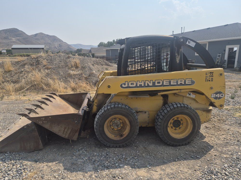 1998 John Deere 240 Skid Steer