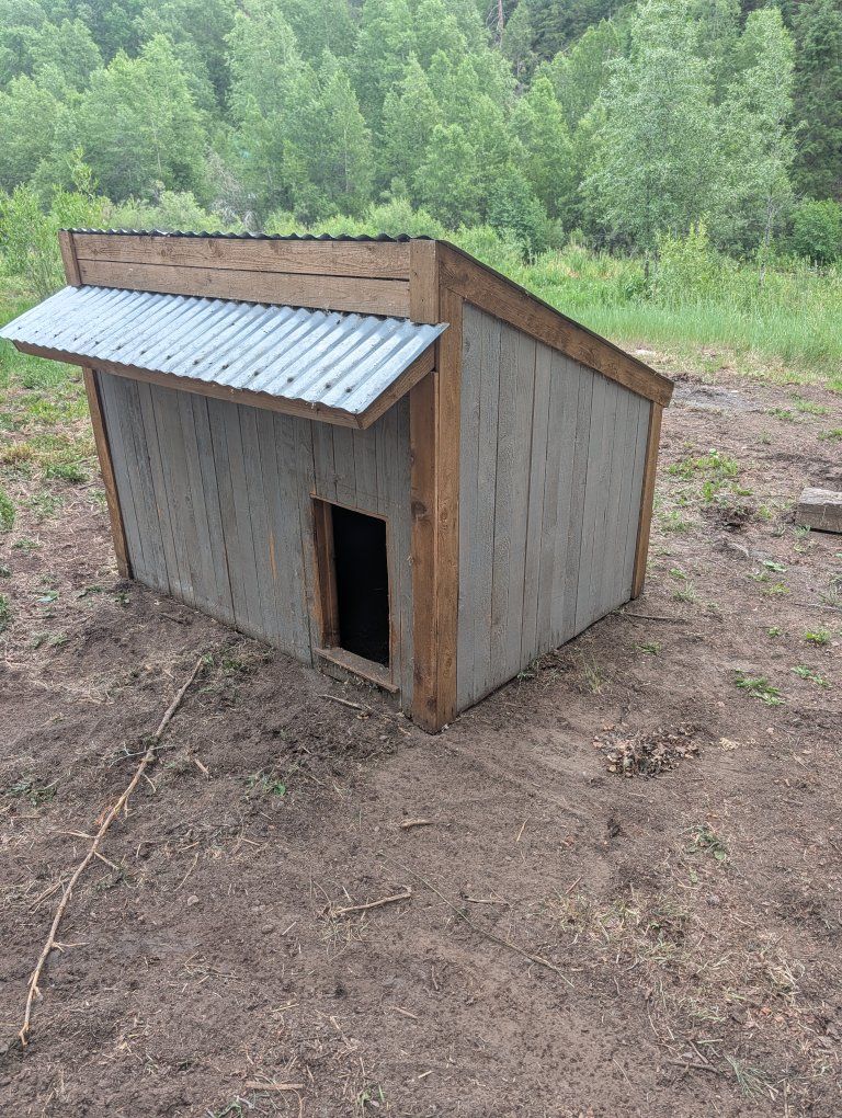 Rustic Cedar Wood & Metal Goat / Dog House - Durable Outdoor Pet Shelter, Small/Medium Sized