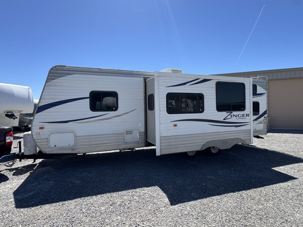 Clean 2013 CrossRoads Zinger 4 Season Sleeps 10