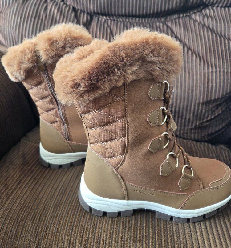 Dream Pairs brown fur lined boots