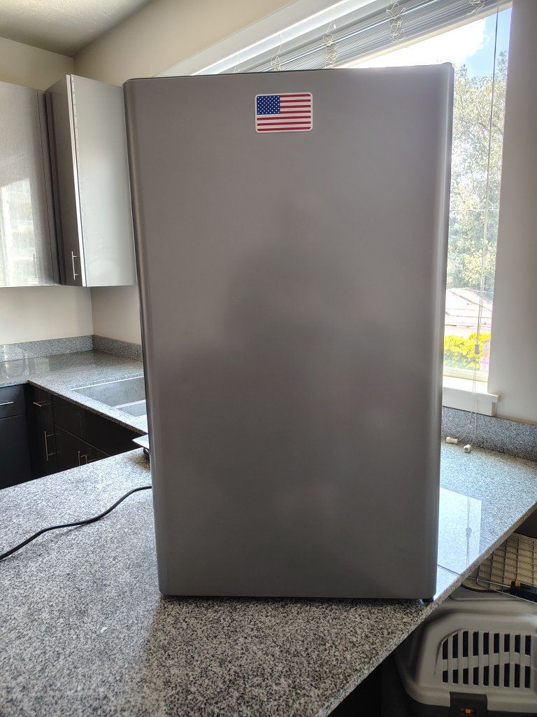 4.2 cu ft mini fridge Hisene