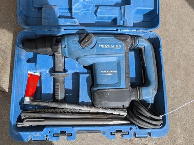 Hercules SDSMAX Variable Speed Rotary Hammer +bits