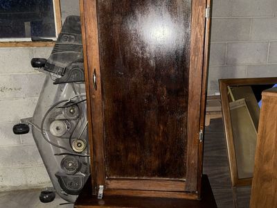 ESTATE Sale —> Vintage 1970s gun cabinet / rifle cabinet $75 OBO