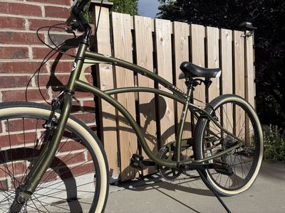Del Sol Cantina 7-Speed Beach Cruiser by Haro