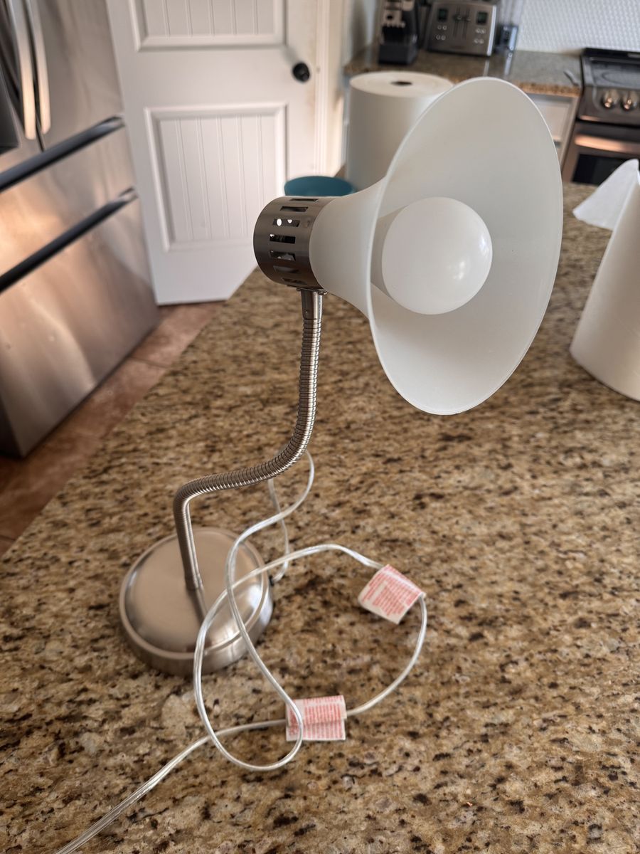 Desk lamp