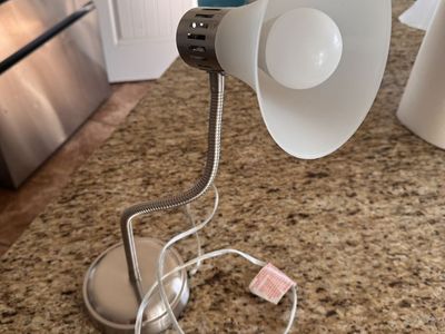 Desk lamp