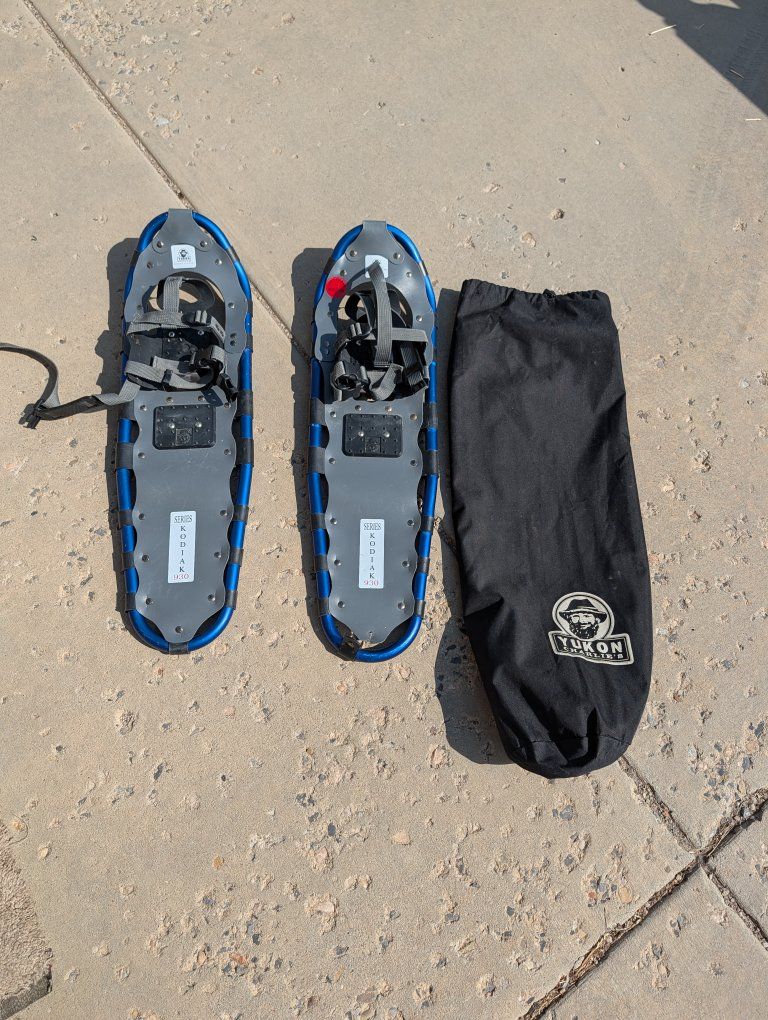 Yukon Charlie's Kodiak Series 930 Snowshoes with Carry Bag - Blue/Gray