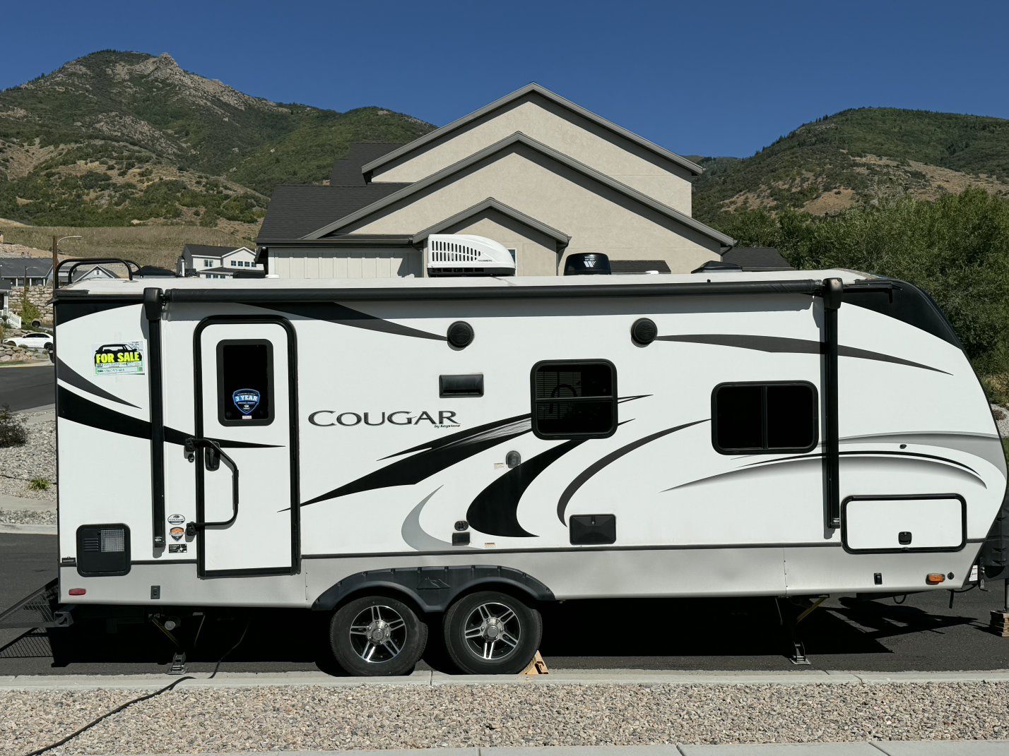 2020 Keystone Cougar - Gently Used - One Owner - Bumper Pull Travel Trailer 