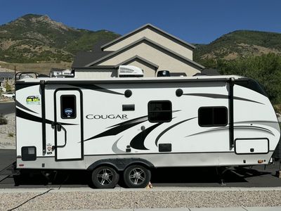 2020 Keystone Cougar - Gently Used - One Owner - Bumper Pull Travel Trailer