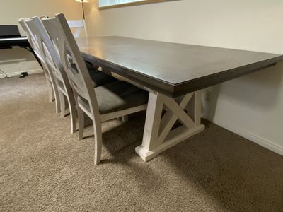 Newport Farmhouse Dining Table w/ 4 Chairs