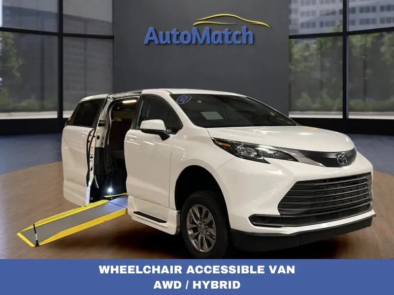 2024 Toyota Sienna LE 8-Passenger