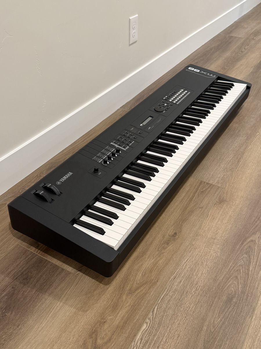 Yamaha MX88 88-Key Keyboard/Synthesizer