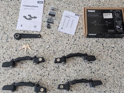 Set of four (4) Thule Mounting Brackets, with locks, keys, torque tool