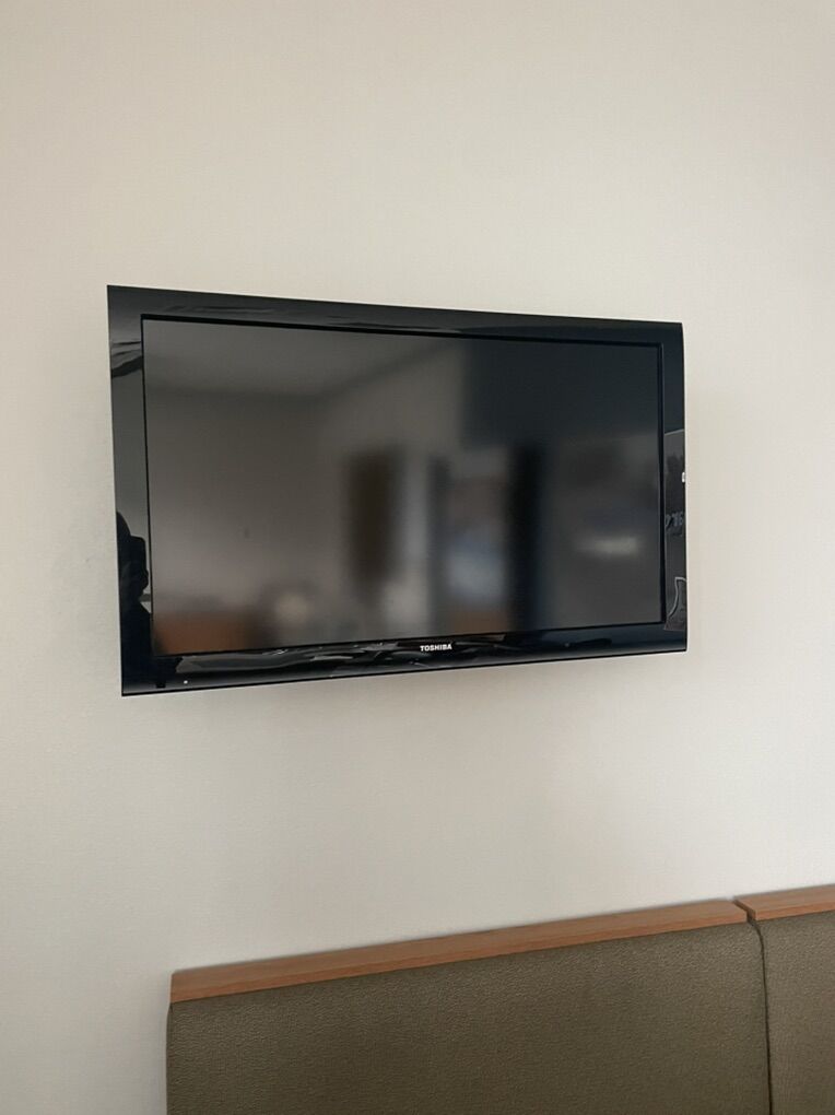 Toshiba 40 Flat Screen Tv W/remote