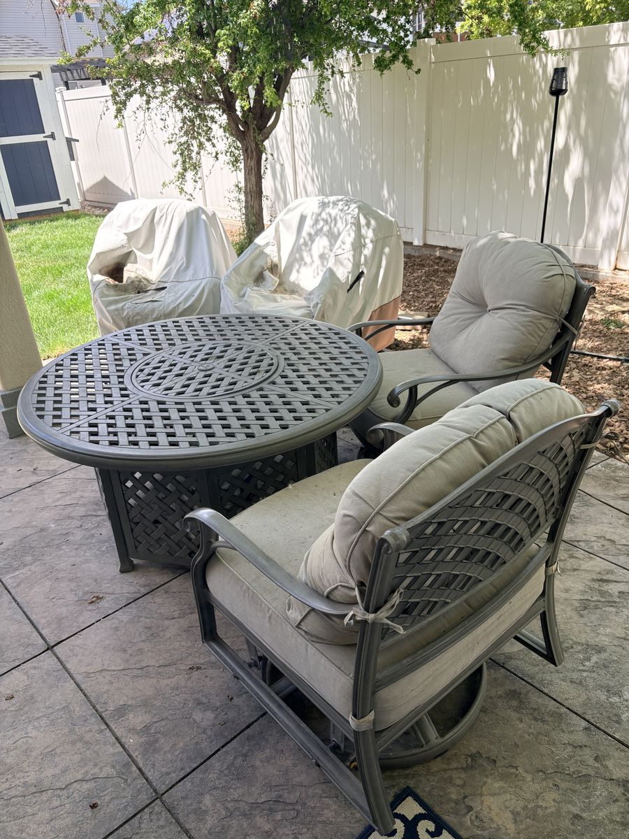 Outdoor patio Table Fire pit