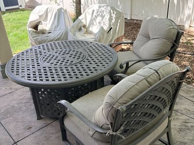 Outdoor patio Table Fire pit