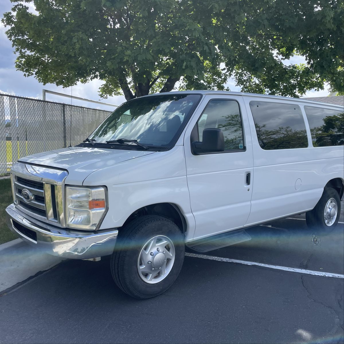 2011 Ford E-350 and Econoline 350 XLT