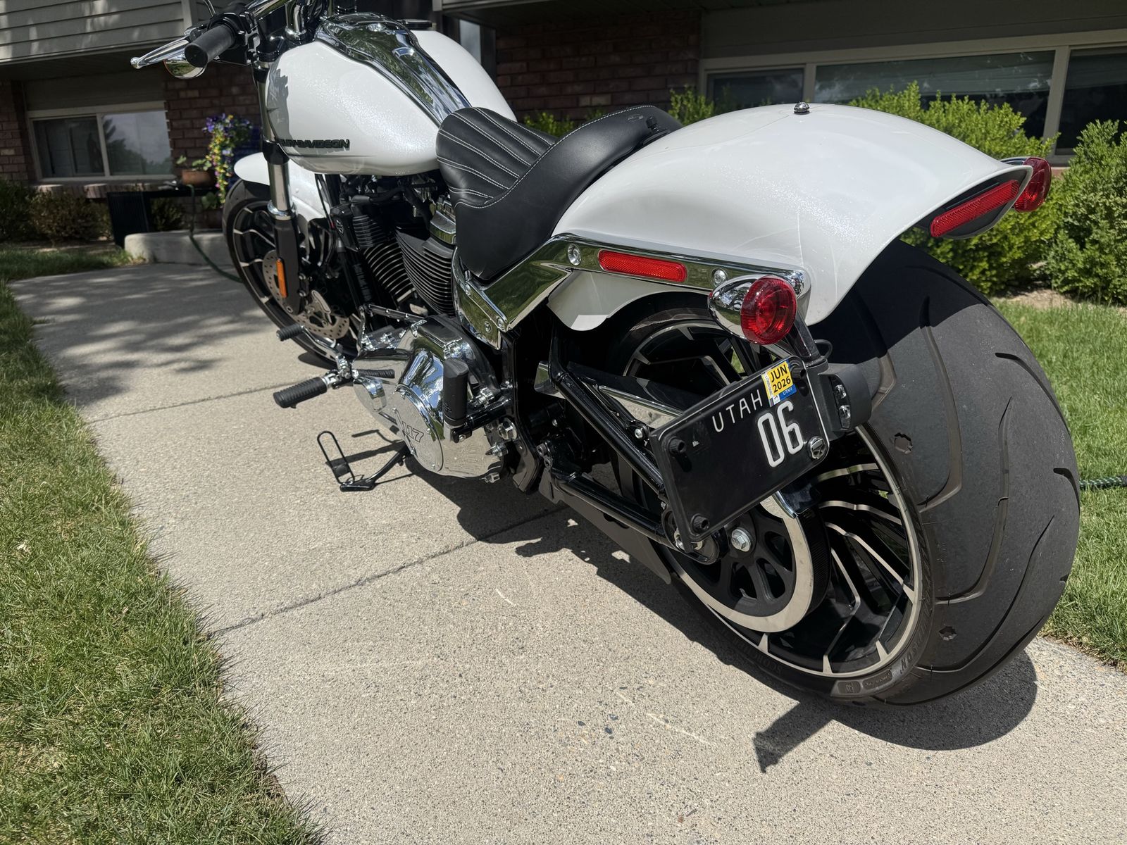 Harley-Davidson Breakout 2024 White Motorcycle - Like New Condition