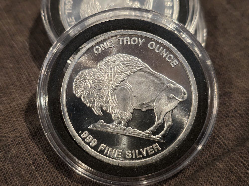 1 oz .999 Fine Silver Round - Buffalo / Indian Head Design with Protective Capsule