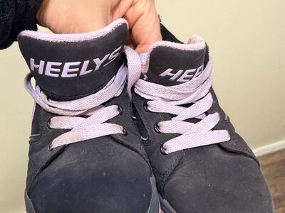 Like New Girls Heely's SizE 3 Purple/Black