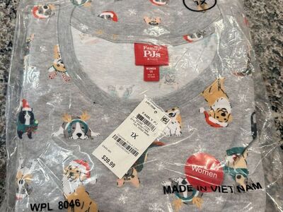 Brand New Women’s Size 1X Christmas two piece pajamas set