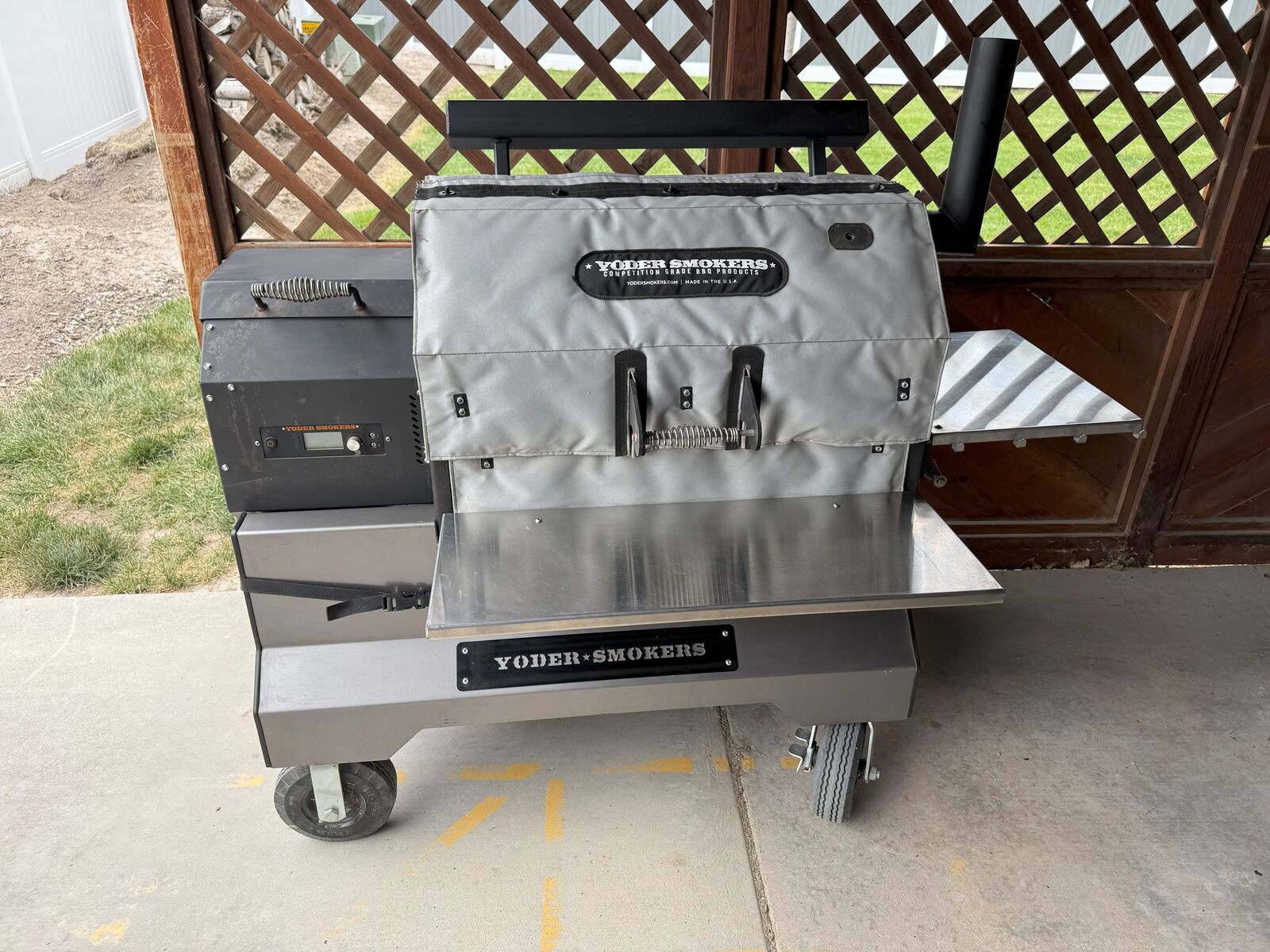 Yoder YS640 Pellet Grill on Competition Cart