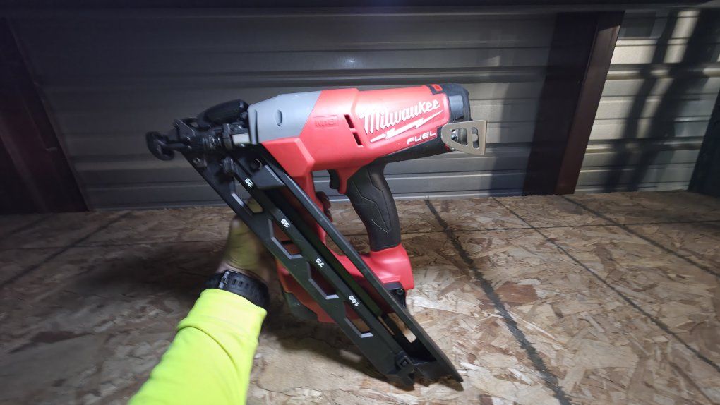 Milwaukee 15 Gauge FINISH NAILER